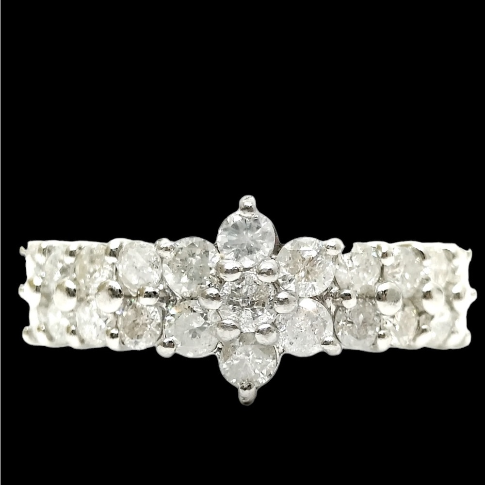 Platinum 900 With 1Carat Natural Diamond